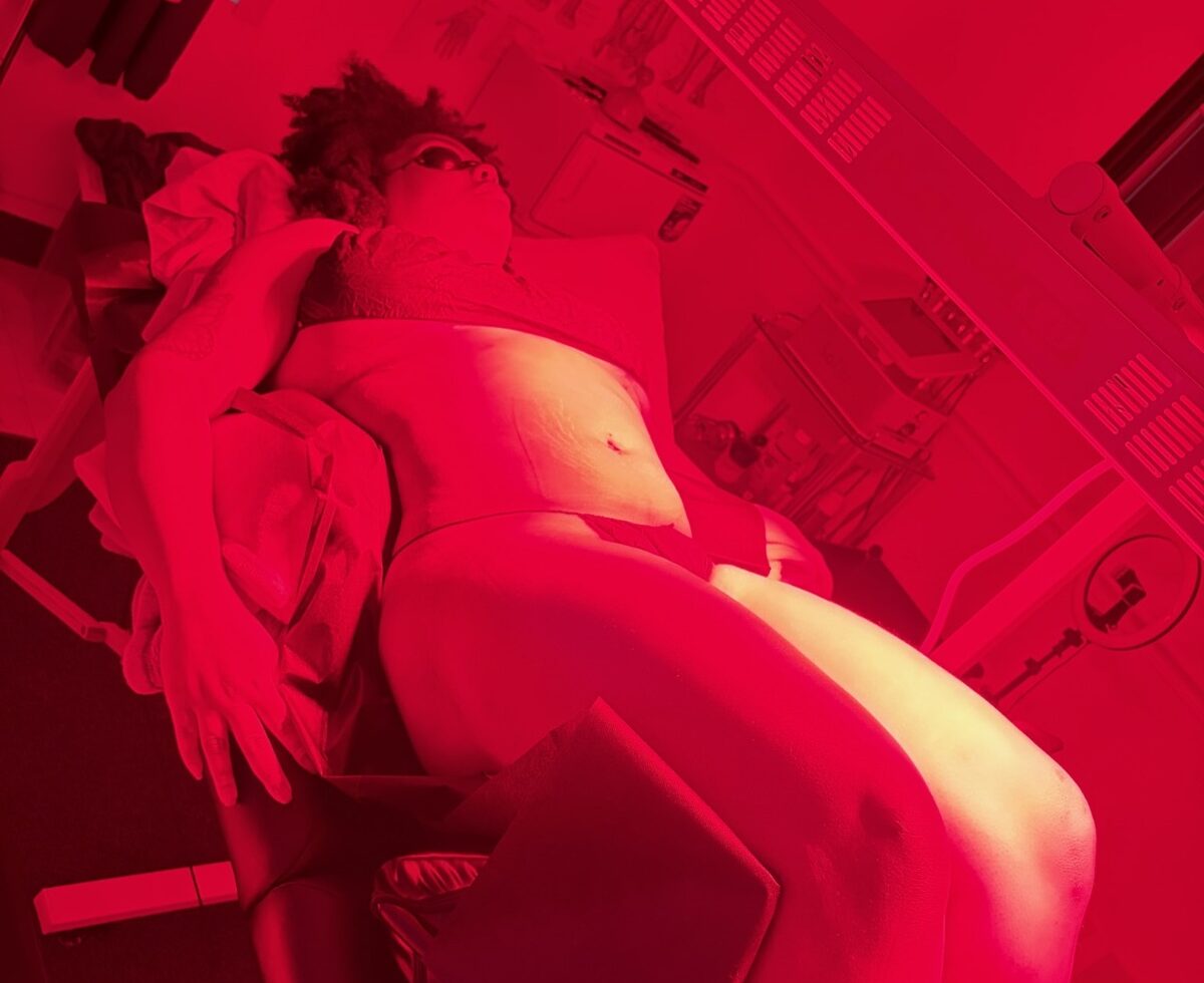 red light therapy by Crystal Mack at Glam Therapy e1786574436688